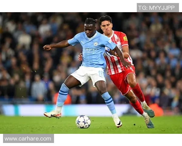 足球明星们齐聚一堂共同欣赏欧冠直播精彩瞬间与赛场背后的故事